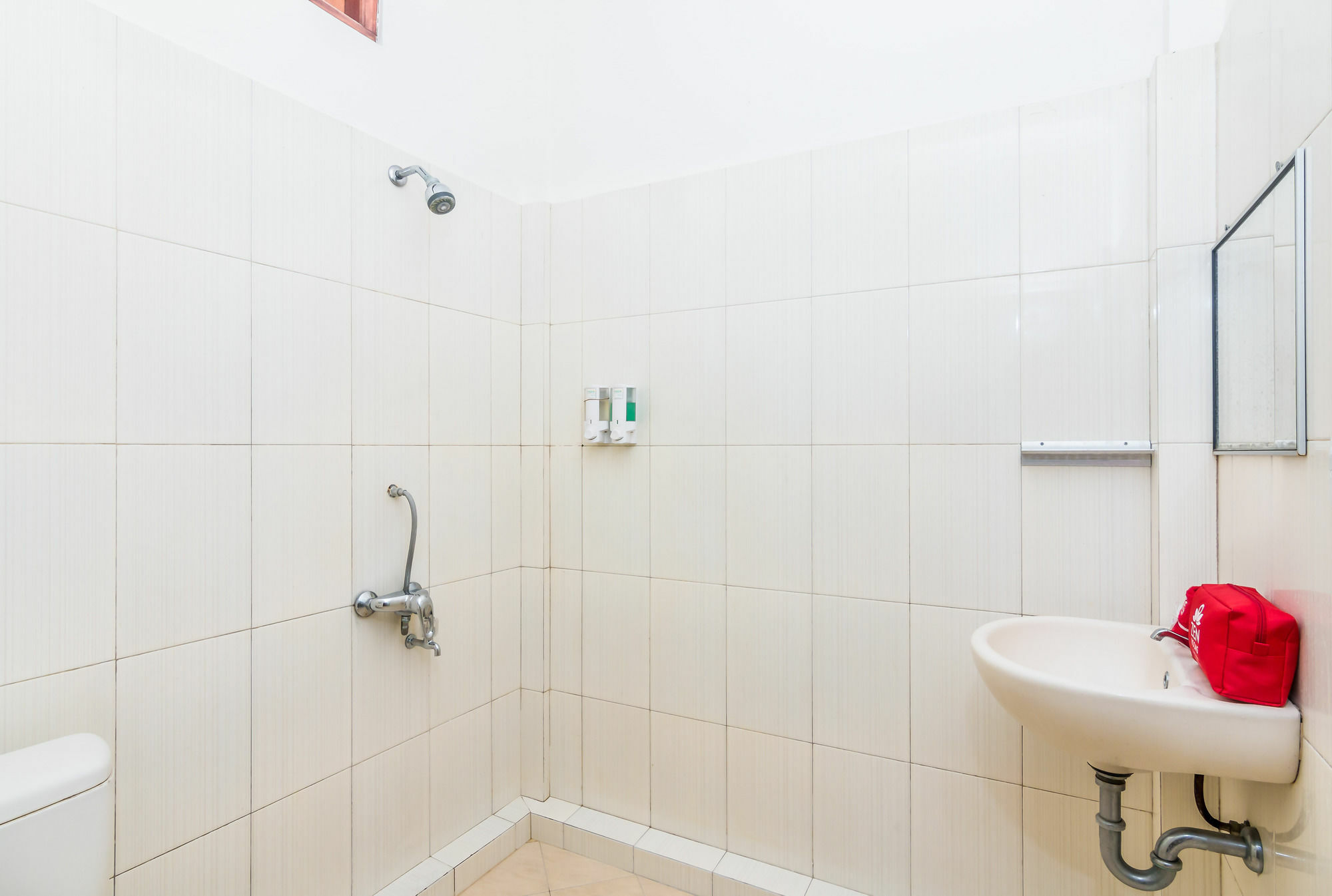 Zen Rooms Basic Kuta Kubu Anyar Екстериор снимка
